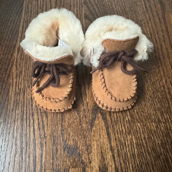 Baby UGG Sparrow Suede Sheepskin Booties Brown Moccasin | Size 0/1 (0-6 Months) - Picture 1 of 16